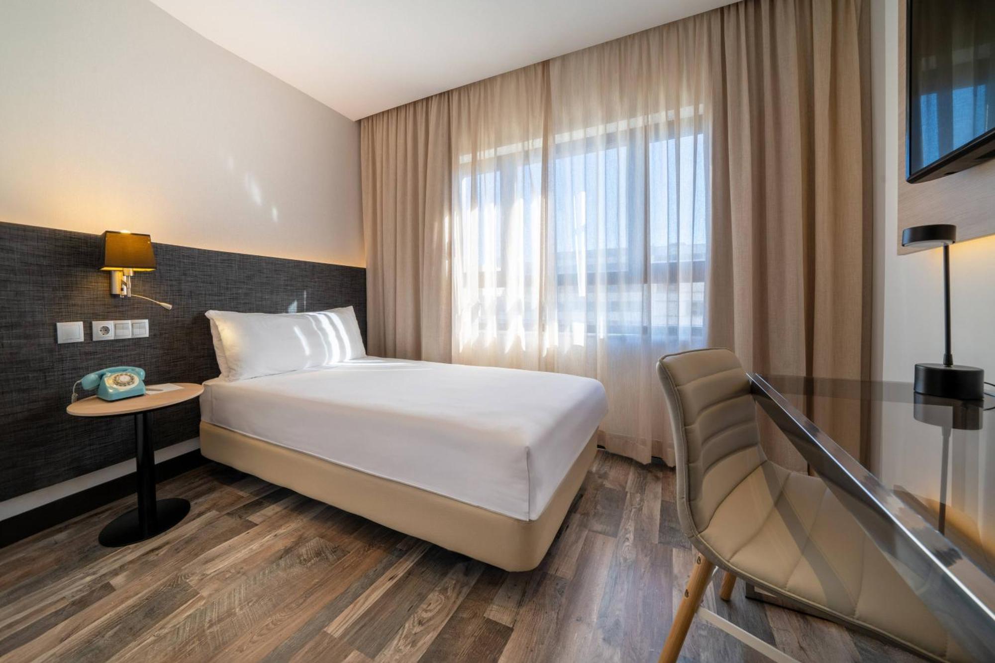 Single Room,1770451415:JPEG